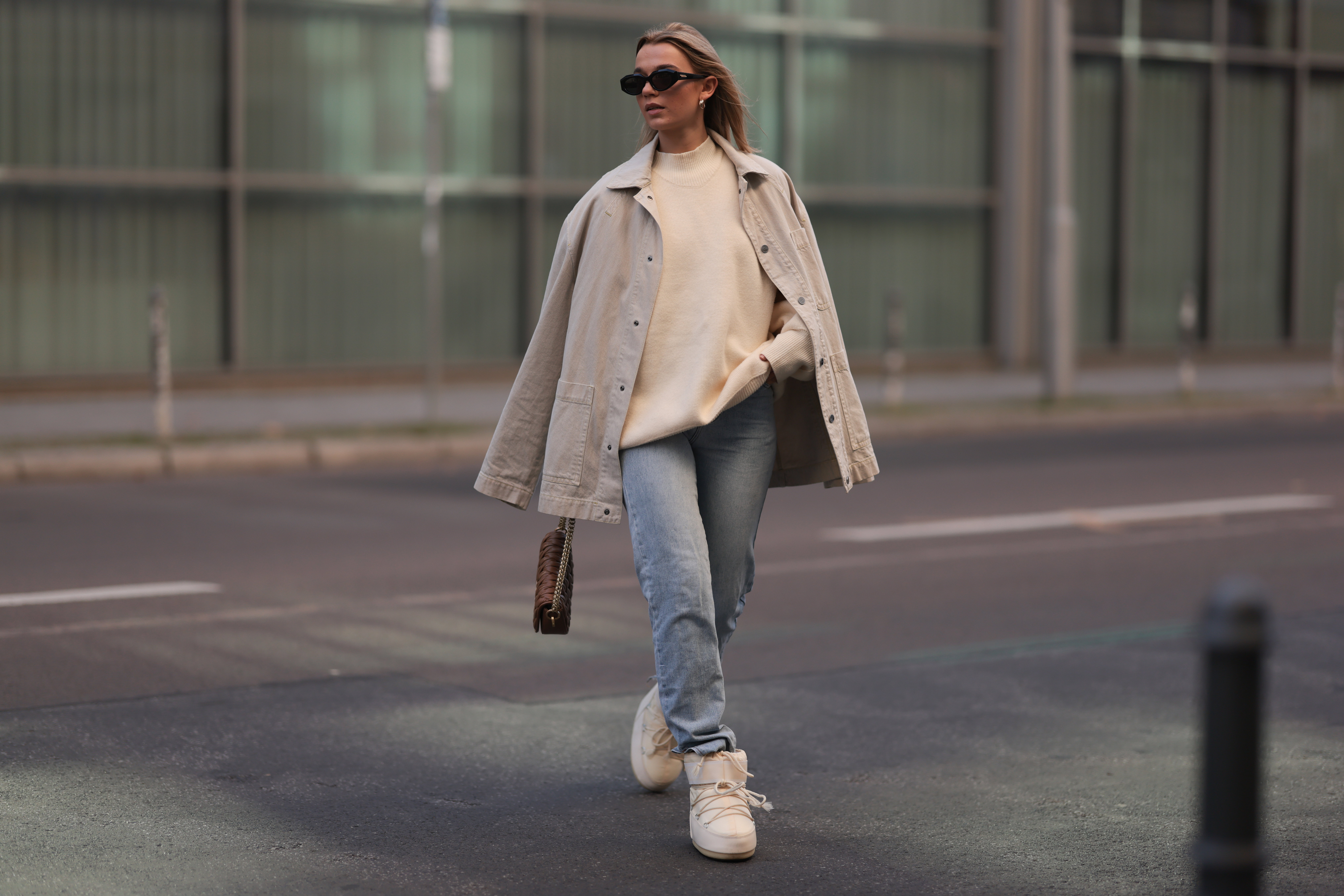 Śniegowce “après-ski” z H&amp;M – najmodniejsze “moon boots” zimy 2025