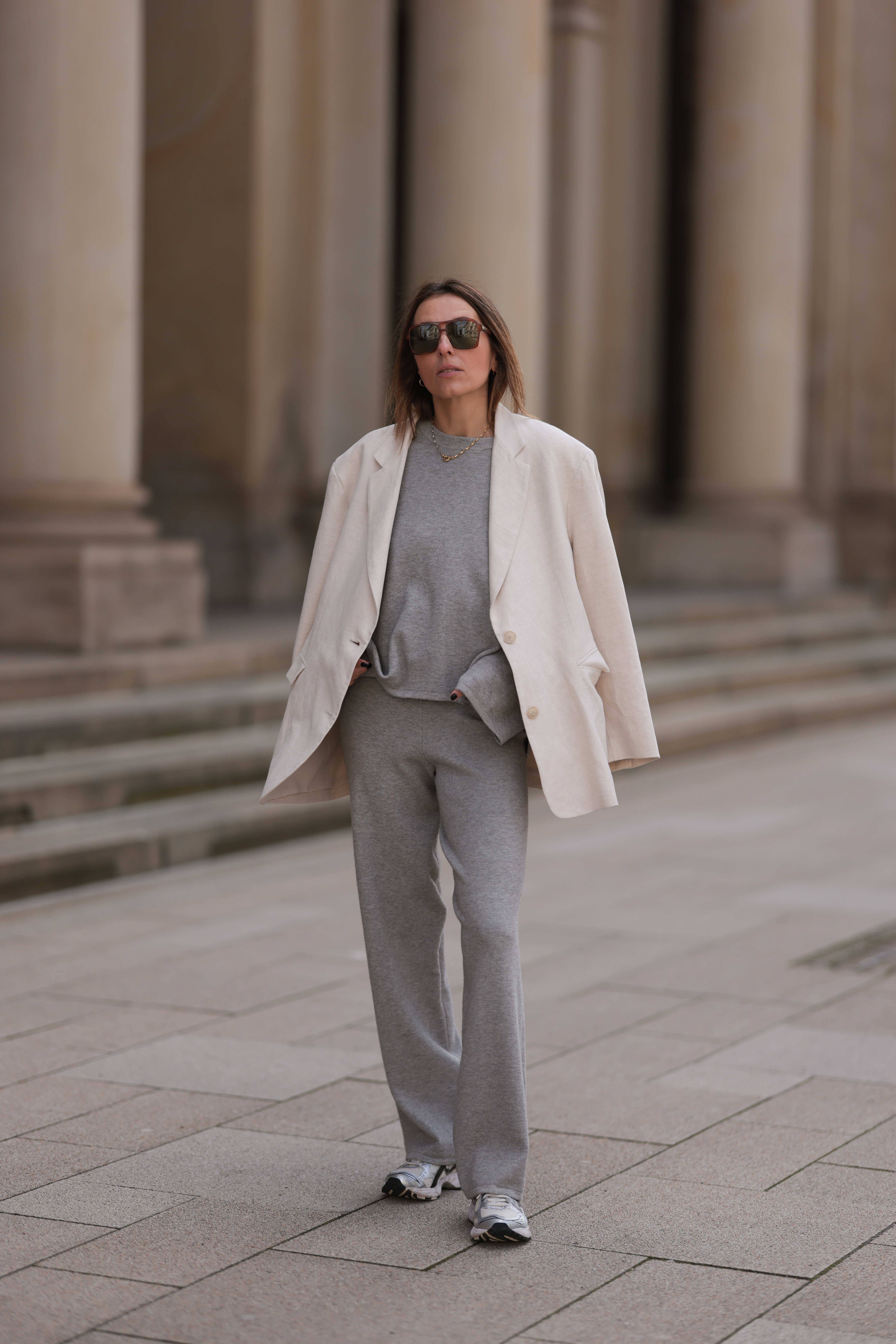 „Cashmere joggers” – hit minimalistek z Kopenhagi na zimę 2025
