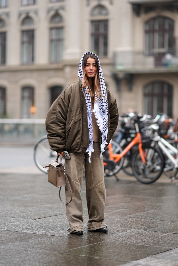 „Fog beige pants” – nowa paryska alternatywa dla jeansu