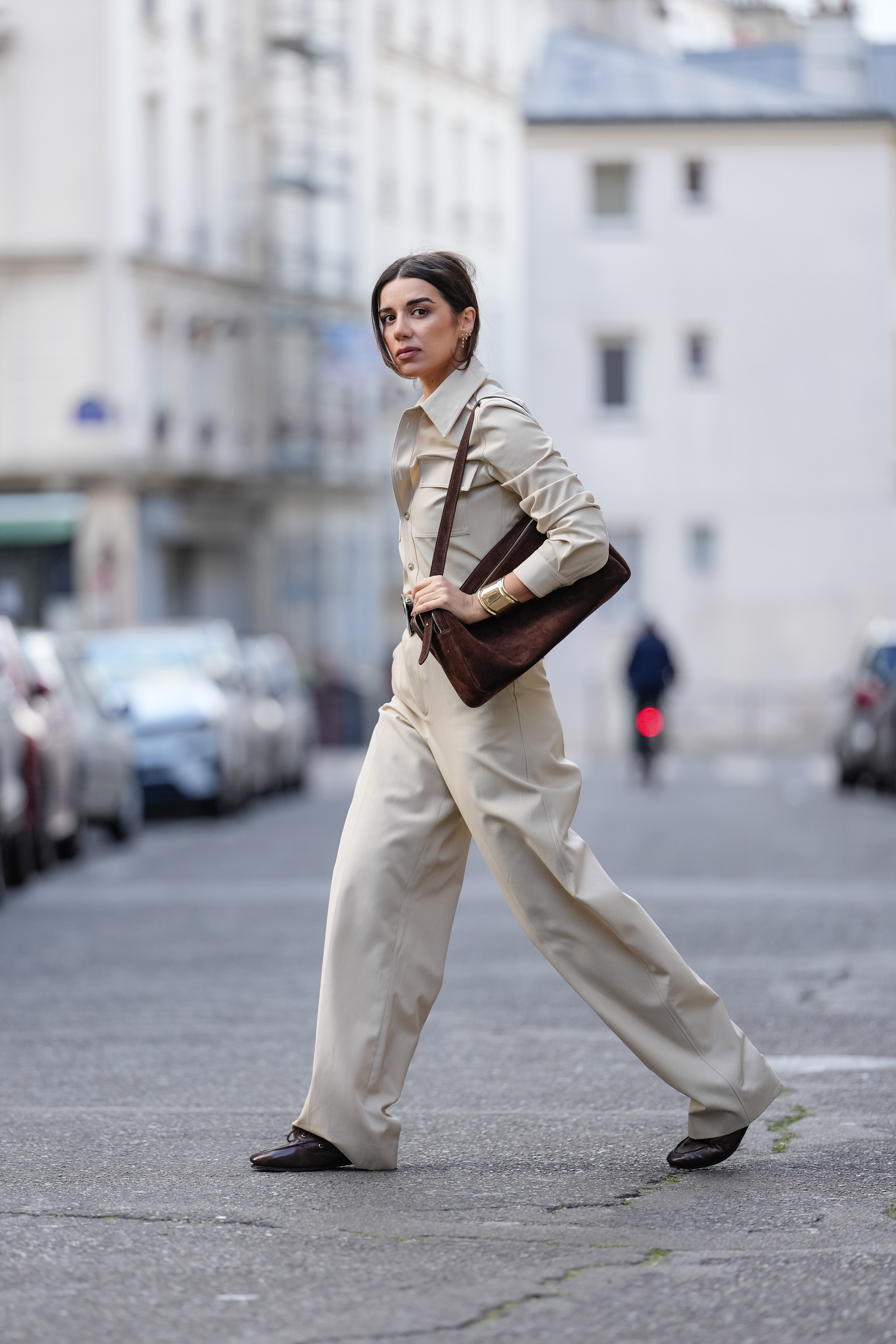 „Taupe jeans” – nowy ulubieniec minimalistek na 2025