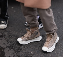 Zimowe buty z TikToka – nowe „sneakersy” do wełnianych płaszczy