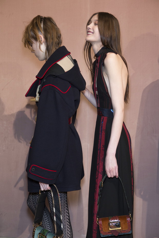 Trendy jesień - zima 2016/2017 - pokazy mody, Burberry