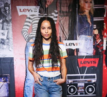Na otwarciu wystawy pojawiło się wiele gwiazd, między innymi Zoe Kravitz.
