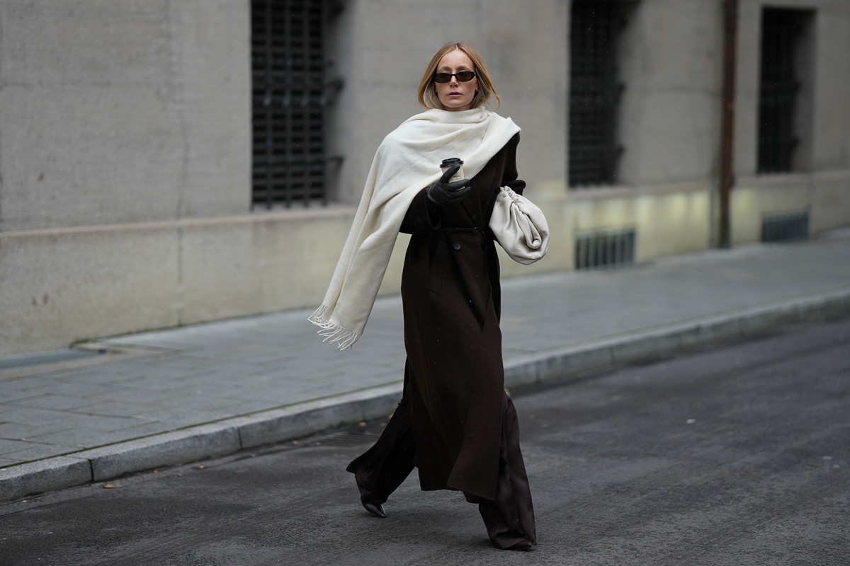Sculptural Scarf Coat – płaszcz z wybiegów w wersji sieciówkowej