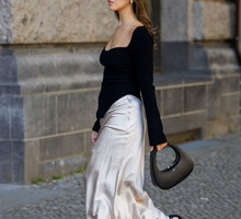 Ice Satin Skirt – najmodniejsza zimowa spódnica 2025 z Londynu