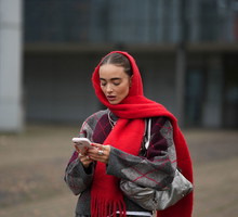 Arctic Fringe Scarf – największy hit TikToka zimą 2025