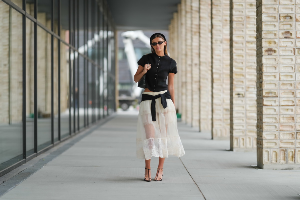 Ribbon Skirt – satynowa spódnica z wiązaniem hitem sezonu