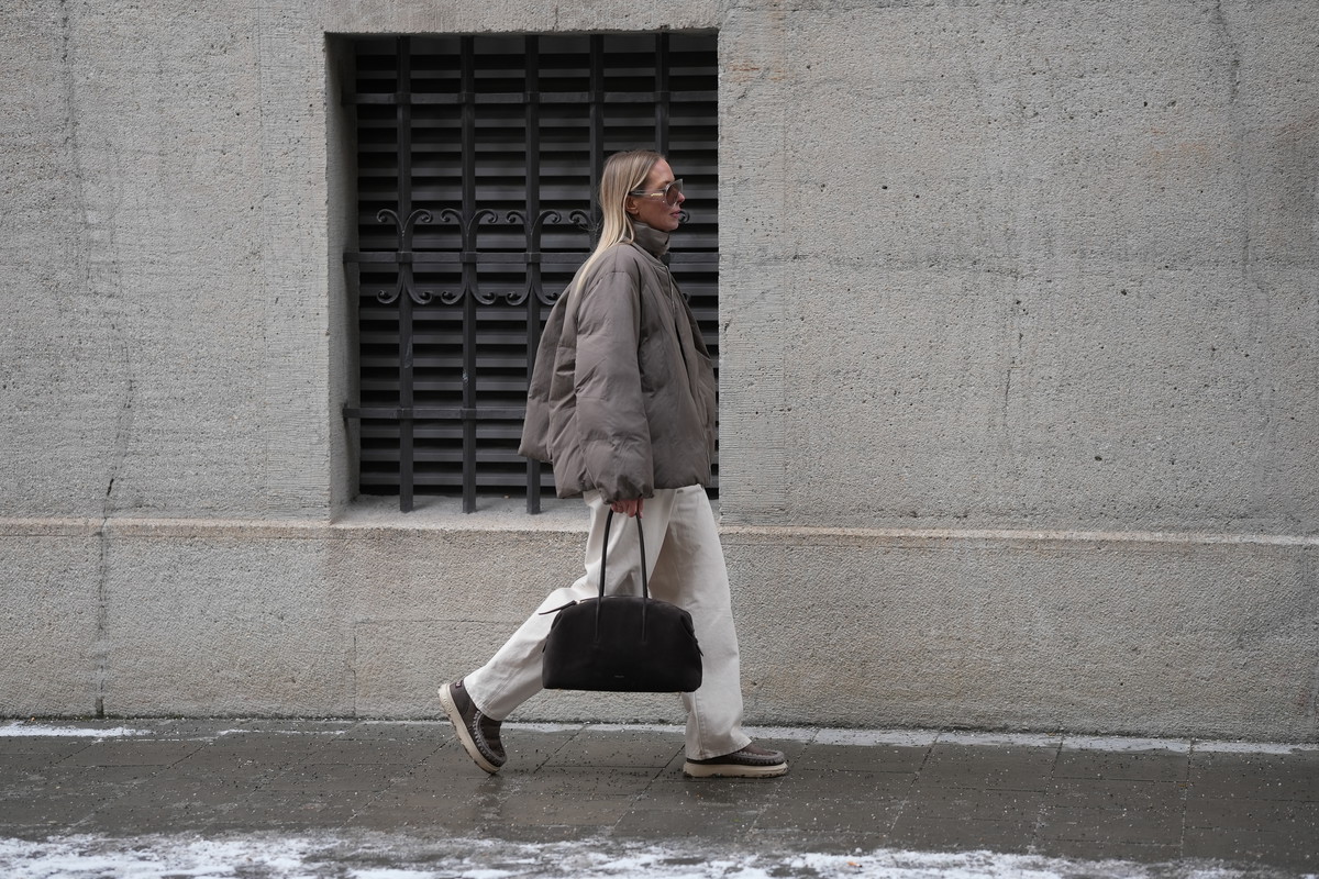 Powder Grey Corduroy to hit sezonu. Sztruksy wracają w nowym kolorze