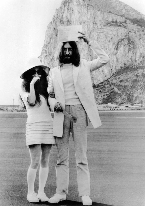 Słynne suknie ślubne gwiazd, Yoko Ono, 1969 rok