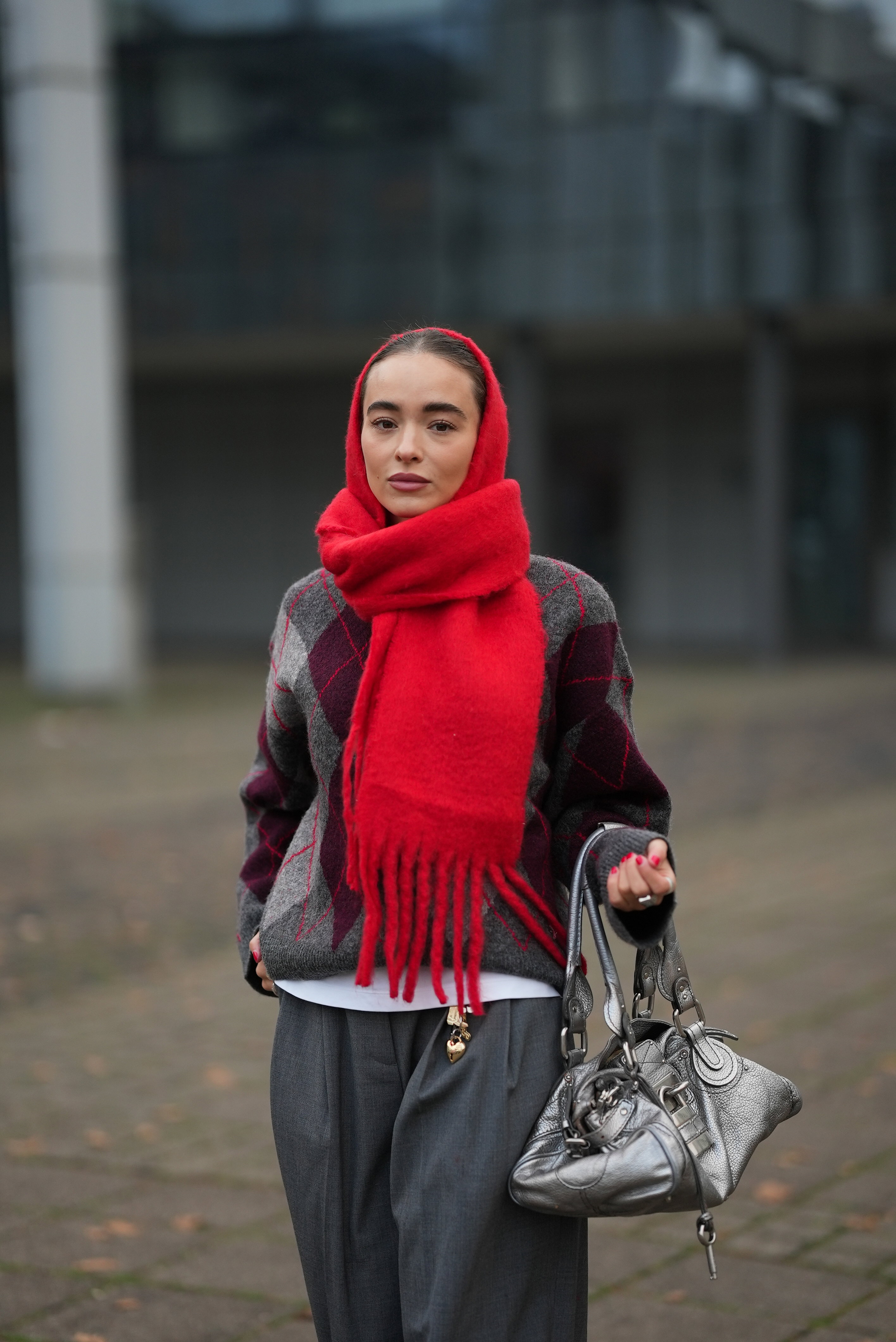 Statement Scarf – szalik XXL trend zimy 2025/2026