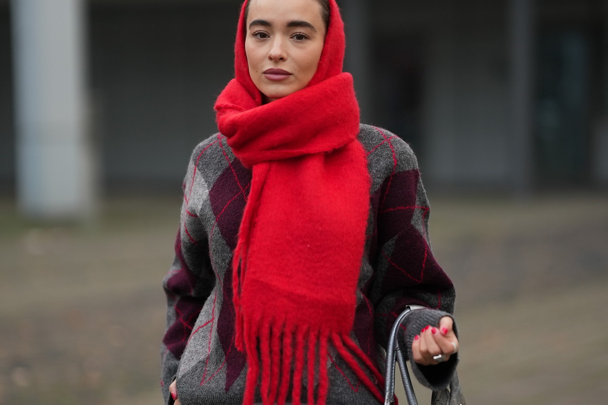 Statement Scarf – szalik XXL trend zimy 2025/2026
