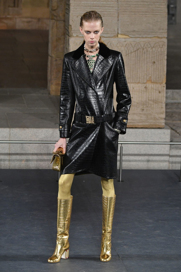 Chanel Metiers D'Art 2018/19 Show - Runway