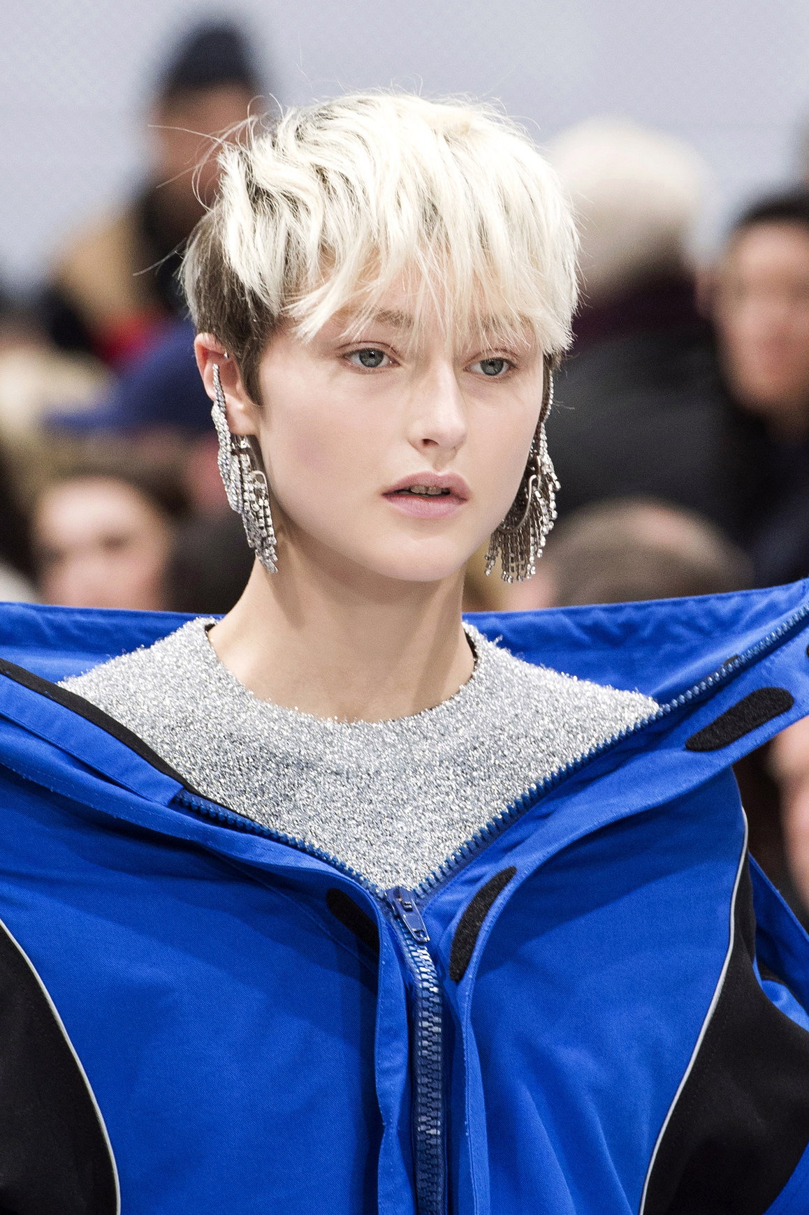 Krótkie fryzury blond, Balenciaga