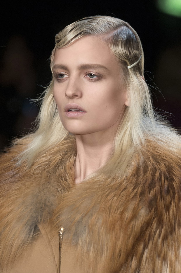 Krótkie fryzury blond, Blumarine