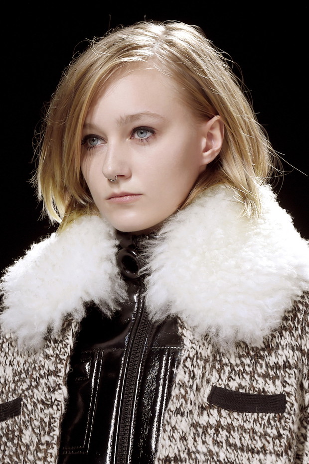 Krótkie fryzury blond, Carven
