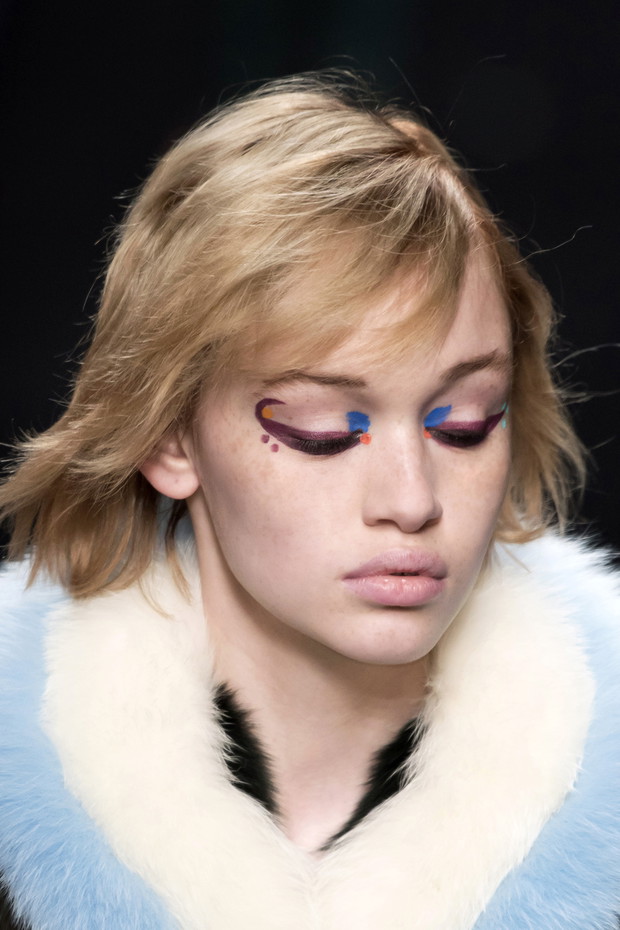 Krótkie fryzury blond, Fendi