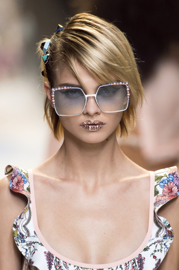 Krótkie fryzury blond, Fendi