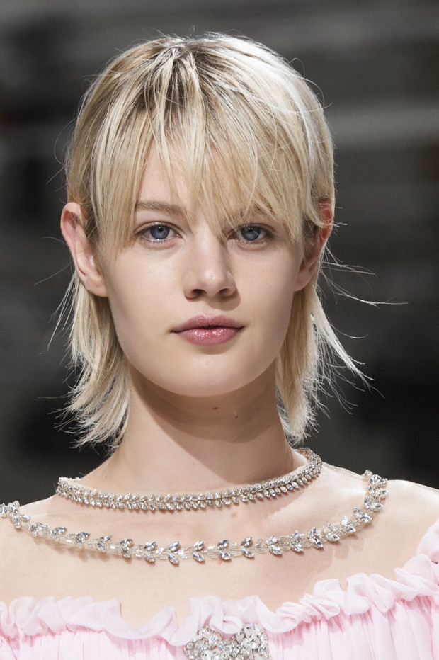 Krótkie fryzury blond, Giambattista Valli