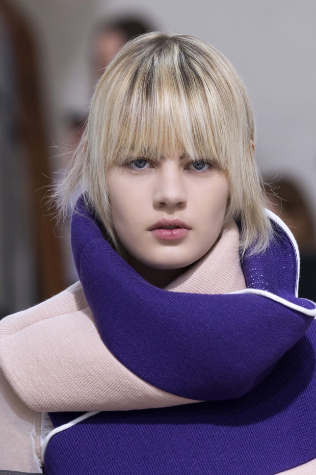 Krótkie fryzury blond, JW Anderson