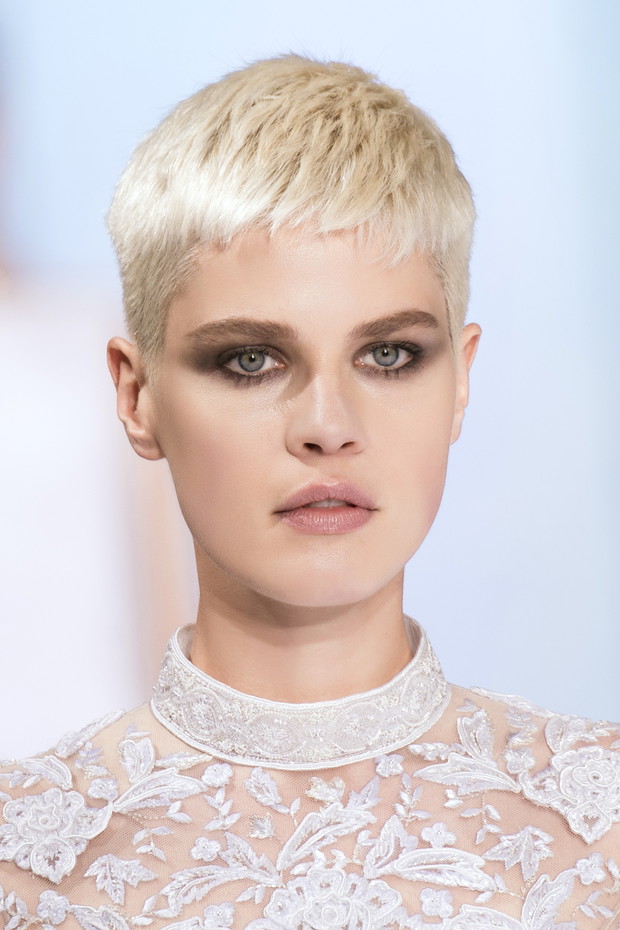 Krótkie fryzury blond, Ralph e Russo