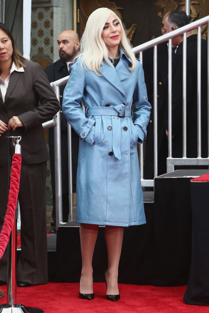 Lady Gaga w niebieskim płaszczu [ELLE Spy]
