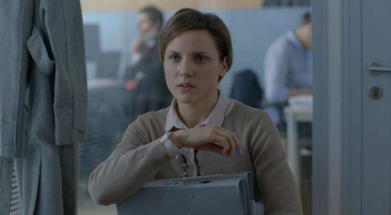 Julia Kijowska w filmie „Lokatorki” Klary Kochańskiej.