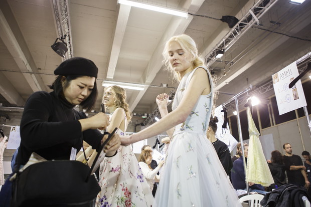 Moda wiosna-lato 2017: za kulisami tygodni mody