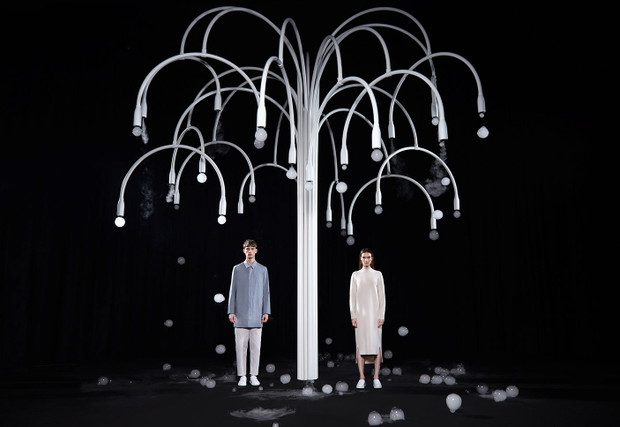 COS x Swine Studio na Salone del Mobile
