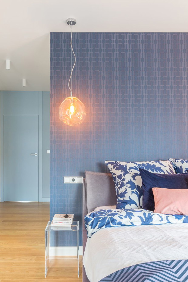 Mieszkanie w niebiańskim błękicie na Warszawskiej Pradze, projekt Decoroom
