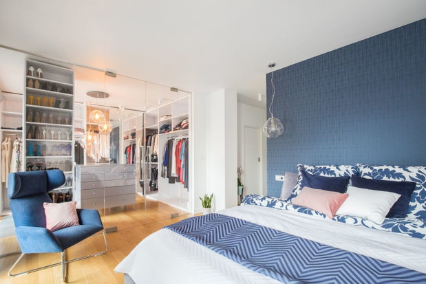 Mieszkanie w niebiańskim błękicie na Warszawskiej Pradze, projekt Decoroom