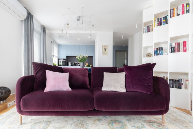 Mieszkanie w niebiańskim błękicie na Warszawskiej Pradze, projekt Decoroom