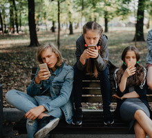 Hejt w internecie: ponad połowa nastolatków w wieku 15-16 lat była w ostatnim roku ofiarą krzywdzących wypowiedzi. Poznaj badania