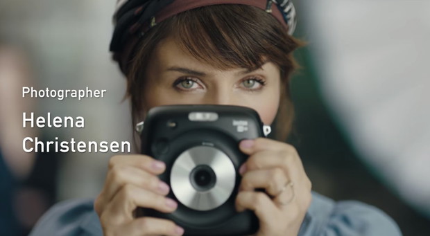 Nowy aparat Fuji SQ10 - Helena Christensen w kampanii