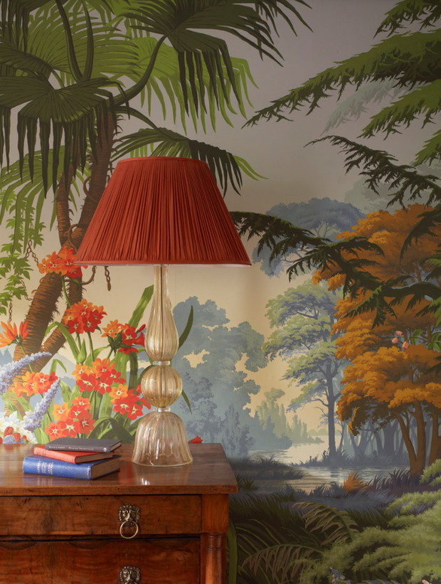 Ręcznie malowana tapeta firmy de Gournay, Eden, na papierze Scenic. Cena za panel (szer.915mm) od 1.712 Euro