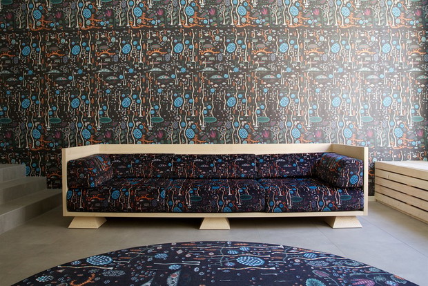 Sofa, kilim i dywan Klaus Haapaniemi & Co dla Björk, fot. klaush