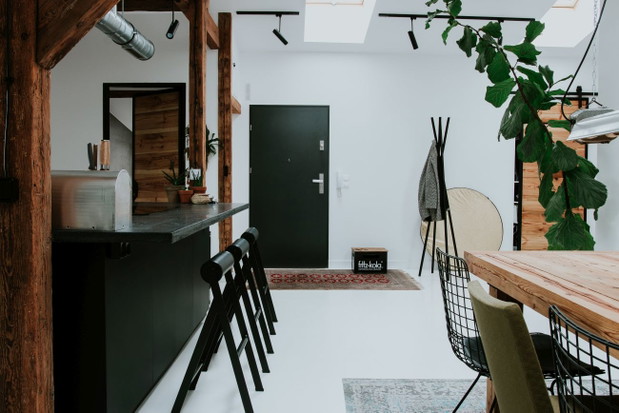 Loft na poddaszu poznańskiej kamienicy, projekt Piekary, projekt: Kuba Janiec, Agnieszka Szalbierz, Szalbierz Design