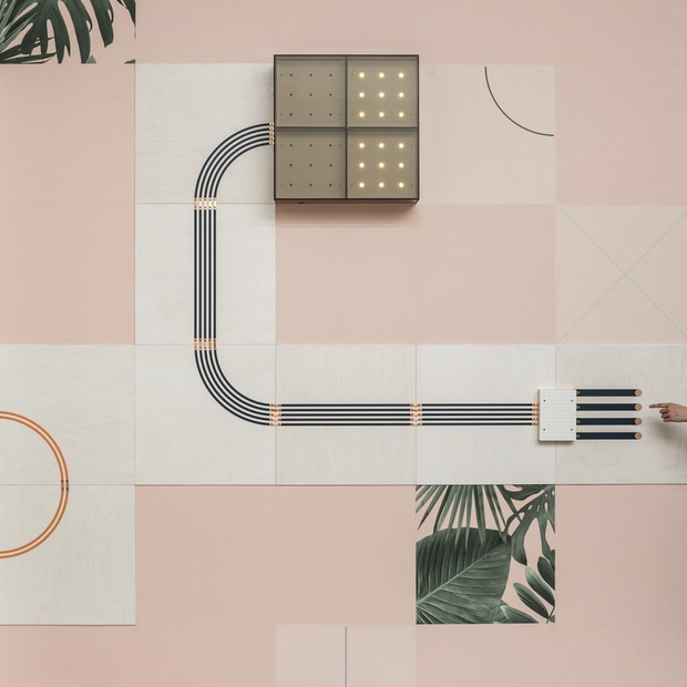 Conduct- Interaktywna tapeta od UM Project i Flavor Paper
