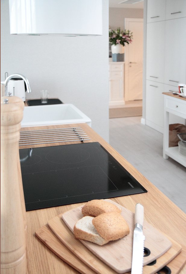 Wnętrze tygodnia: biały apartament w Sopocie