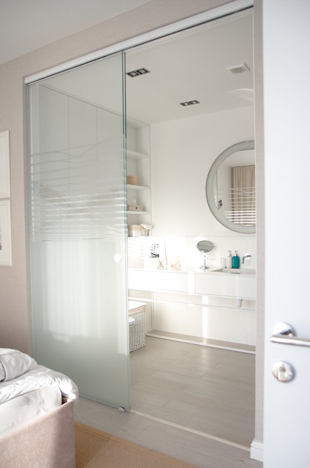 Wnętrze tygodnia: biały apartament w Sopocie