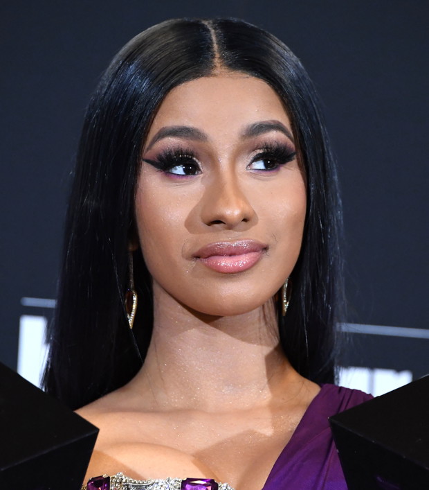 Makijaż w stylu Grape Soda: Cardi B na Billboard Music Awards 2019.