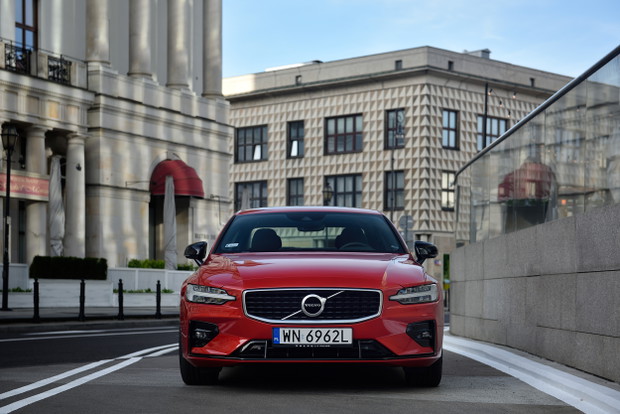 Volvo S60.