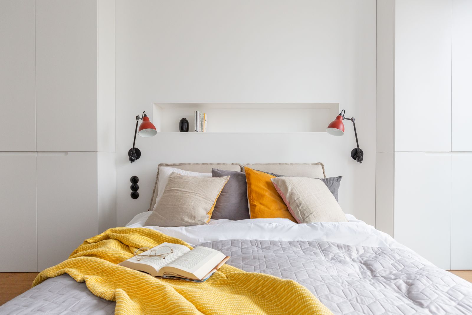 Loft z klimatem hygge na Bemowie, projekt: Decoroom