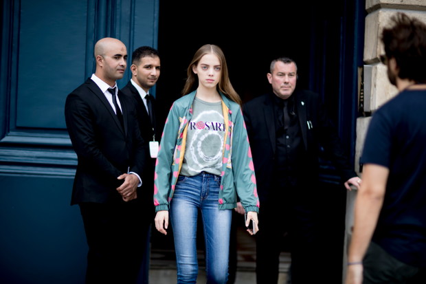 Street fashion: modelki off duty na Paris Fashion Week haute couture AW17