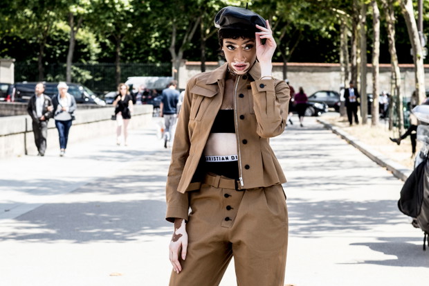 Street fashion: modelki off duty na Paris Fashion Week haute couture AW17