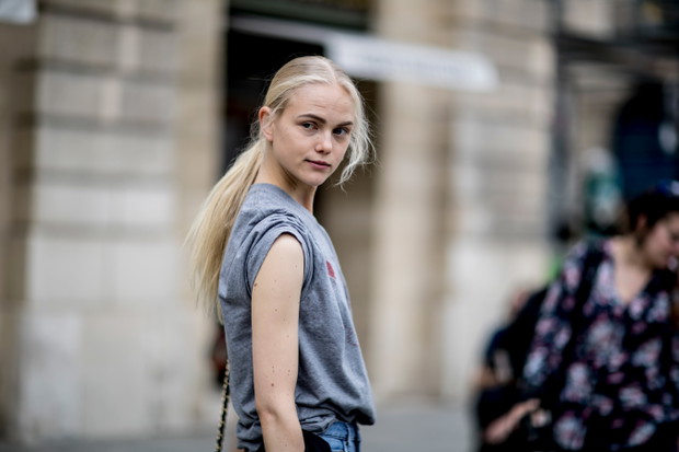 Street fashion: modelki off duty na Paris Fashion Week haute couture AW17