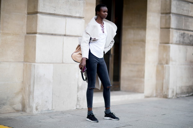 Street fashion: modelki off duty na Paris Fashion Week haute couture AW17