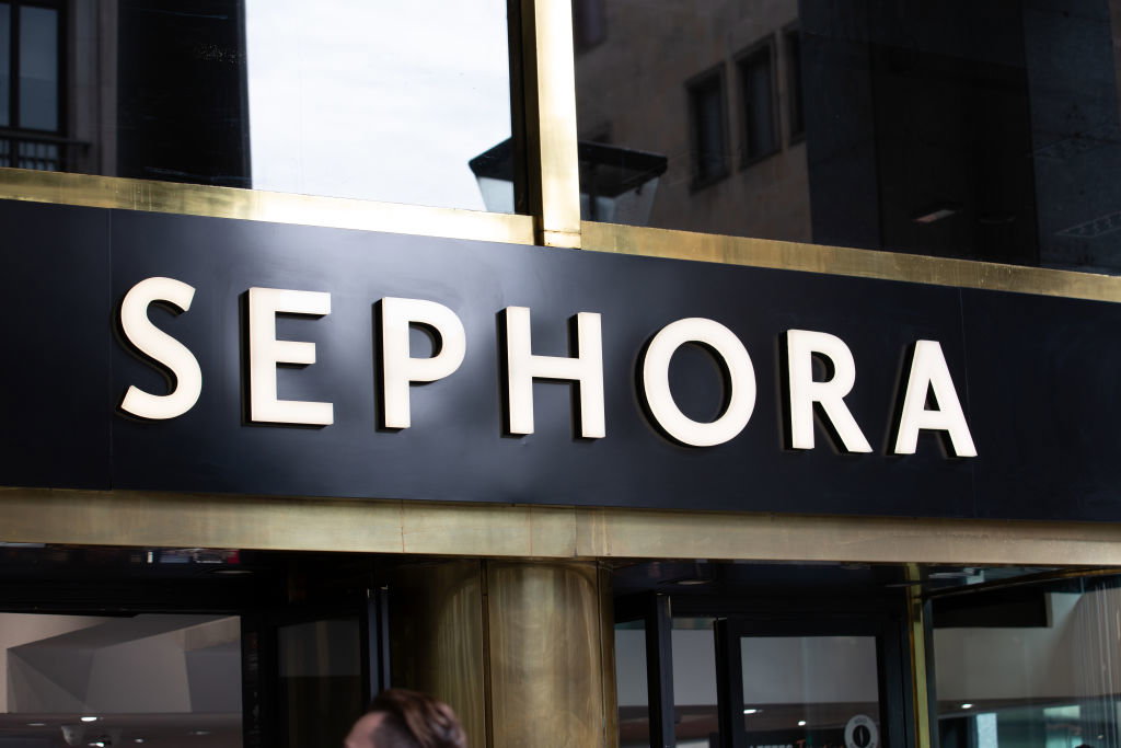 Sephora zamyka swoje sklepy w USA! Znamy powód