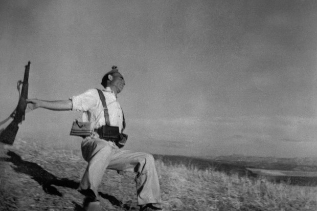 Robert Capa, Śmierć hiszpańskiego republikanina, Front pod Kordobą, Hiszpania, początek września, 1936 © International Center of Photography/Magnum Photos