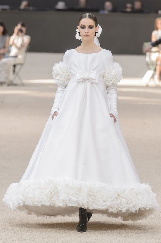 Suknie ślubne z pokazów haute couture jesień-zima 2017/2018 - Chanel