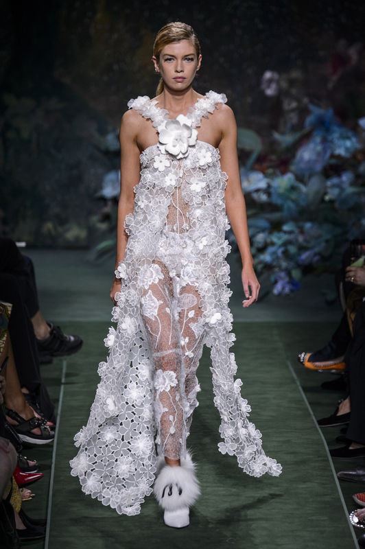 Suknie ślubne z pokazów haute couture jesień-zima 2017/2018 - Fendi